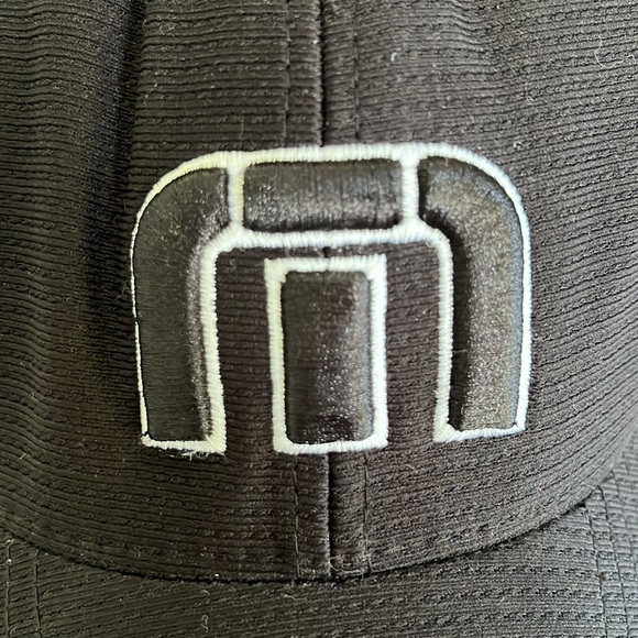 Travis Mathew flex fit s-m hat - Picture 2 of 6